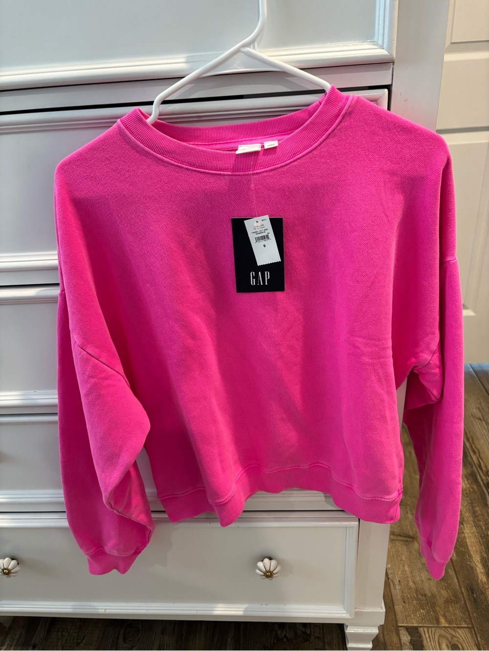 GAP Women’s Bright Pink Crew Sweatshirt